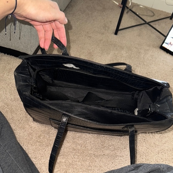 Black Crocodile-Embossed Women’s Bag - Picture 2 of 5